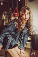 组图：韩歌手G.NA时尚写真演绎性感朋克风