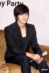 幻灯组图：韩版F4成员金范赴台湾举行粉丝见面会