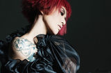 组图：谭维维时尚写真演绎摇滚恶之花