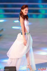 组图：港姐大尺度深V秀乳沟 背部全裸纤腰曼妙