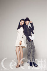 组图：刘思彤郭珍霓闺蜜大片相依相偎