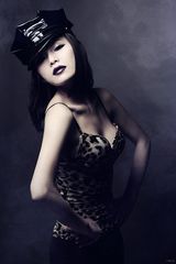 高清组图：邵雨涵性感再突破 为音乐事业奠基础