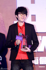 组图：金贤重香港获大奖 阿SA无缘和男友过圣诞