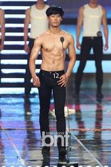 组图：韩国2013亚洲模特颁奖典礼精彩时尚秀