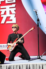 组图：果味VC助阵《梦想秀》担任圆梦特派员