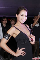 组图：周汶锜终认法国成婚 祝福妹妹觅得好归宿