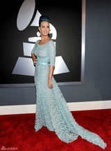 高清组图：格莱美红毯凯蒂-佩里蓝发蓝裙亮相