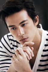 组图：陈楚河生日写真曝光 质感酷男桀骜不驯