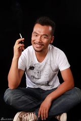 组图：宋佳伦写真曝光 硬汉大片潮范儿足