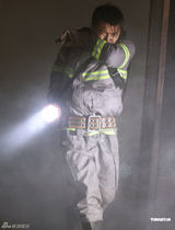 组图：谢霆锋新广告秀多种造型 不甘生活太过平淡