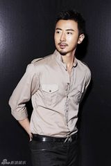 组图：高梓淇拍摄全新写真 性格胡须造型曝光