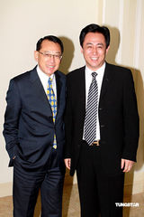 幻灯：容祖儿新专辑限量发行 幼时青涩照片曝光 