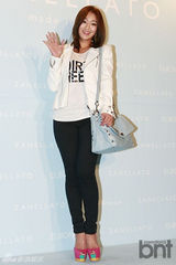 组图：申敏儿孝琳等出席品牌包新品发布活动