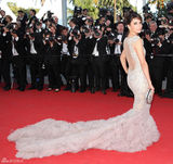 高清组图：伊娃-朗格利亚长裙亮相戛纳红毯