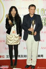 组图：李岗《黛比的幸福生活》获金钟最佳迷你剧