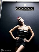 高清组图：超模凯特-莫斯登《Vogue》电眼迷离