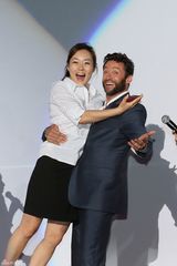 组图：休杰克曼《金钢狼》首映 对战场面首曝光