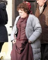 组图：苏珊大妈穿越扮相现身片场 将亮相大银幕