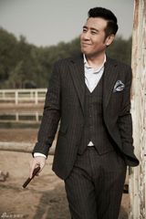 组图：于和伟旷野大片 衔雪茄演绎新绅士主义