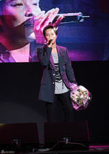 高清组图：金桢勋退役后首会影迷 千名粉丝参加