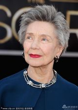 组图：85岁埃玛妞-丽娃简约礼服角逐影后