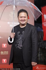 组图：手机电影节评委梁静、导演张元亮相