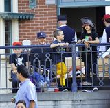 高清组图：贝克汉姆带三个儿子迪斯尼乐园游玩