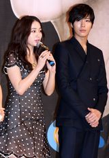 高清组图：张赫宣传新剧《MIDAS》 李敏贞甜美动人