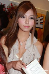 组图：Donut与Fantasy宣传写真集 露美腿春光无限