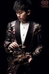 组图：张杰最新大片曝光 彰显成熟男人味