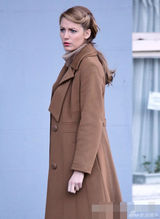 组图：绯闻女孩布莱克拍新片 驼色大衣掀怀旧风