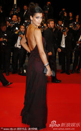 高清图：《巴拉小姐》首映礼 Stephanie获导演护花