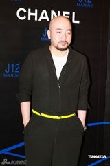 幻灯图：郑元畅为名表站台 力撑好友黑人相信对方