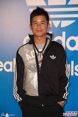 组图：韩女团2NE1想交香港男友 陈奕迅接受批评