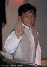 幻灯图集：成龙柏林现场唱《大兵小将》主题曲