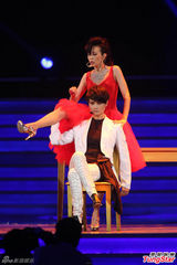 组图：中歌榜众星唱响小巨蛋 王力宏压轴领唱