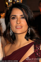 幻灯图集：戛纳开幕晚宴 萨尔玛-海耶克红裙秀香肩 