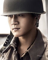 高清图：佟大为登《芭莎》开季封面 戎装化身敢死队