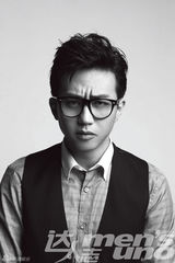 幻灯图：邓超登封面鬼马搞怪 事业开花势不可挡