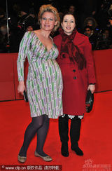 幻灯图集：《捉刀手》首映 准妈妈助阵布鲁斯南