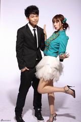 组图：苏醒李菲儿感情升温 拍婚纱照甜蜜可爱