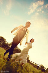 组图：李泰延雷悦金秋情侣写真甜蜜四溢