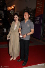 组图：Gaga个唱粉丝经典造型助阵  陈浩民夫妇捧场