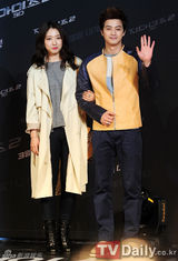 组图：朴信惠昌珉等助阵《特种部队2》VIP首映