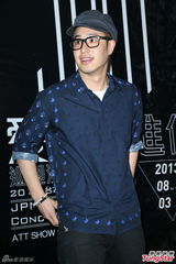 组图：JPM个唱露点庆功 杨丞琳Kimberley捧场