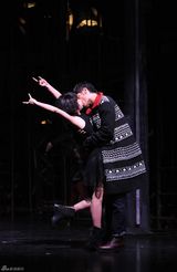 组图：殷桃李光洁舞台激吻 田沁鑫《罗朱》将演