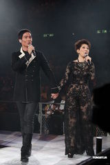 组图：汪明荃助阵关菊英演唱会 黄日华陈豪献唱