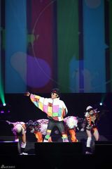 组图：古巨基多伦多开唱 与Angelababy(杨颖)合作3D版MV曝光