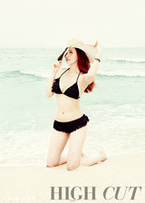 组图：韩歌手IVY性感写真大秀比基尼身材