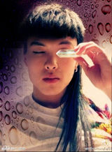 组图：好声音张玮Q版潮人造型逗趣喜人